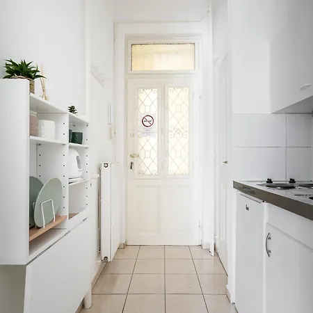 Gleaming Wise Studio Apartman *