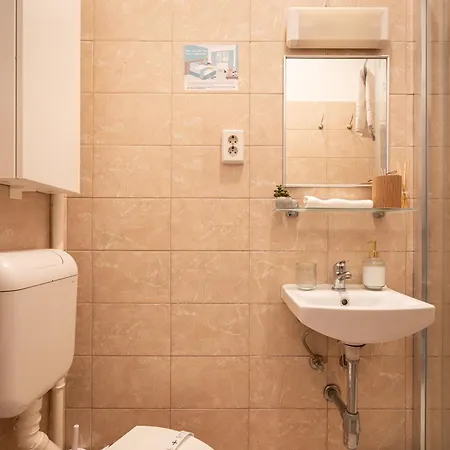 Gleaming Wise Studio * Budapest