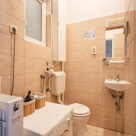 Gleaming Wise Studio